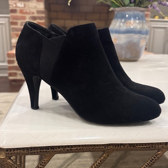 Nine West Elegant Black Women's Ankle Boots - Picture 1 of 4